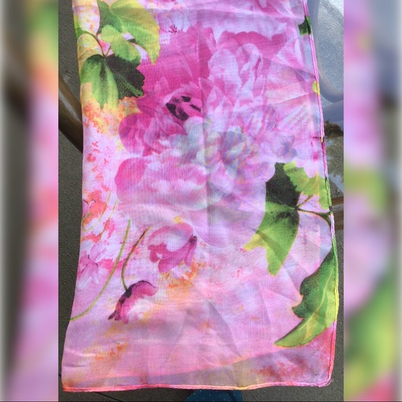 FREE gift w/ purchase - Pink 🌸 Flower Scarf - Picture 3 of 3